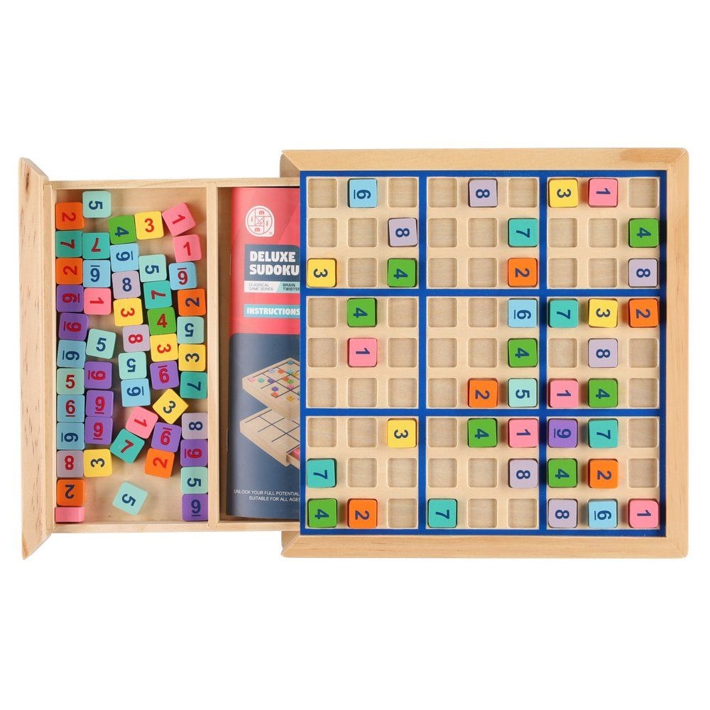 Puinen sudoku, jossa on 90 numerolaattaa ja pelikirja